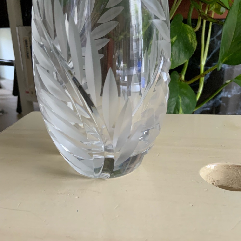 Mikasa Cut Crystal Leaf Pattern Vase - Picture 3 of 3